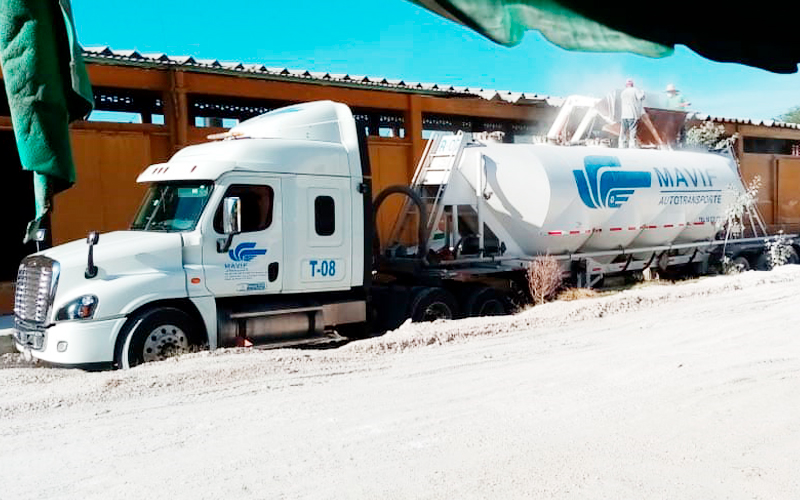 mavif-tolva-presurizada-con-trabajadores